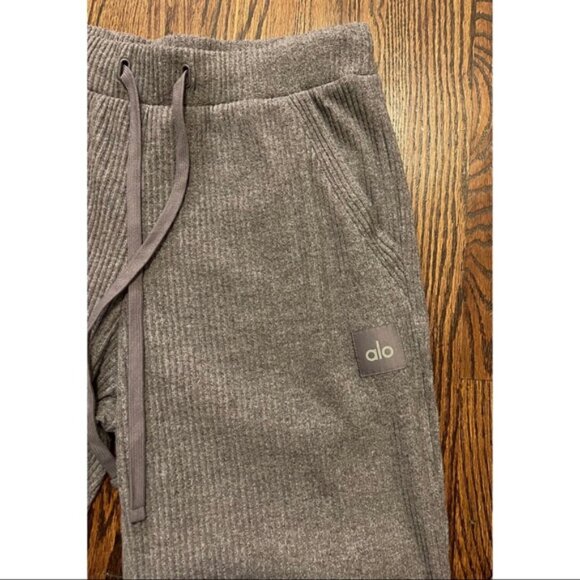 Alo Yoga Muse Sweatpant - Picture 10 of 10